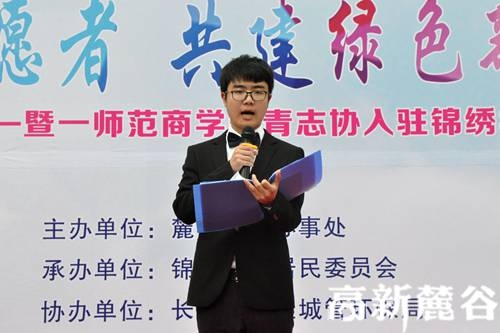 7.詩(shī)歌朗誦飽含激情。葉小玲 攝.JPG