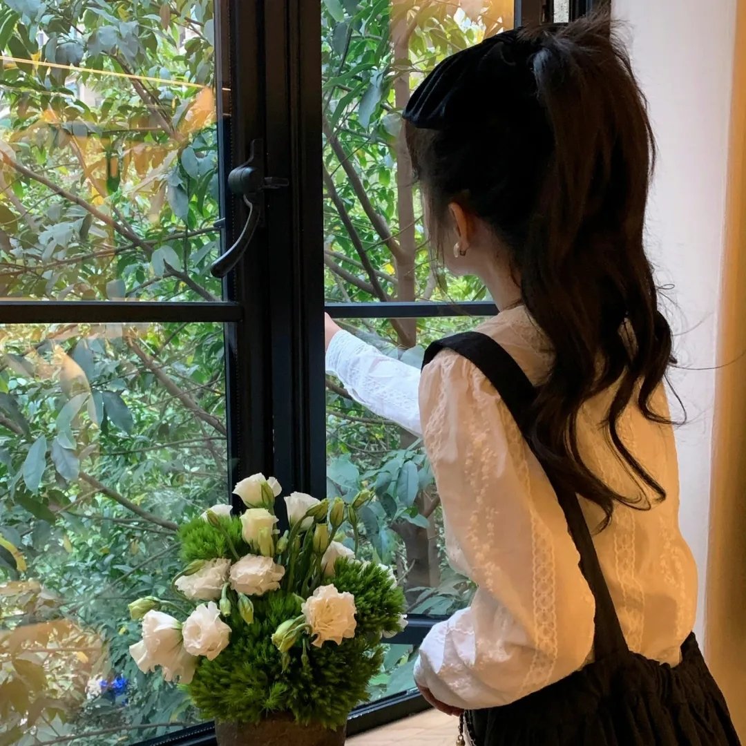燕子与鹦鹉